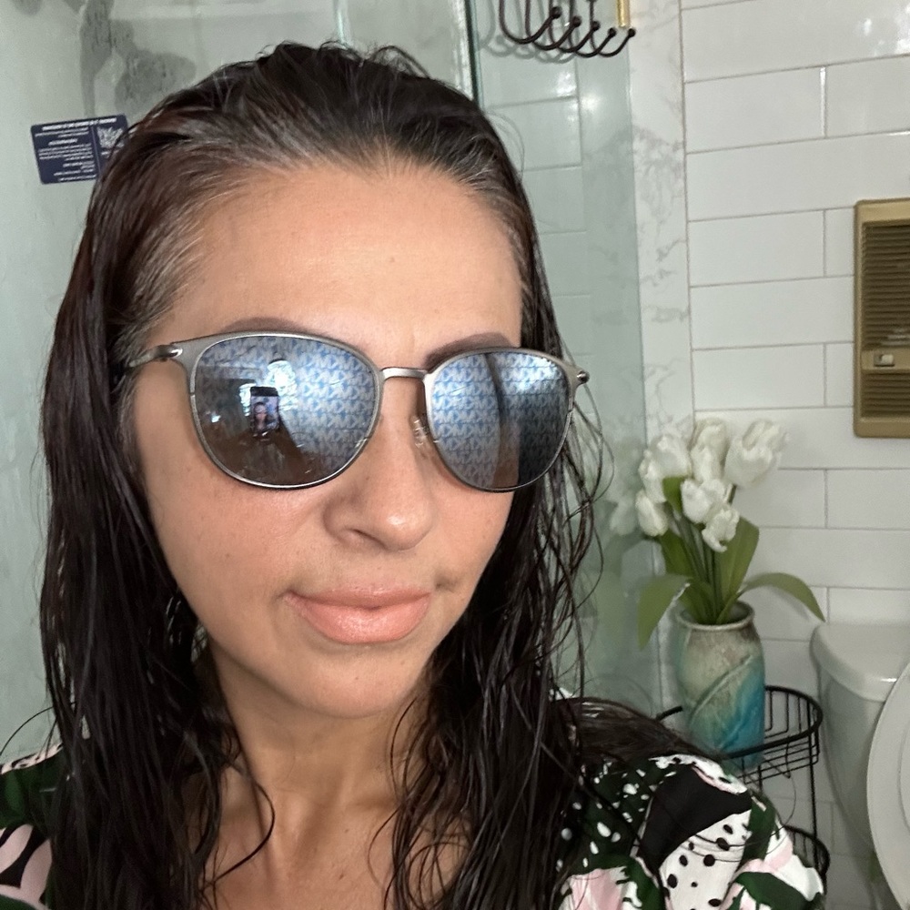 Michael kors sunglasses 🕶 - Picture 6 of 6
